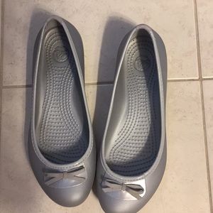 Crocs silver flats
